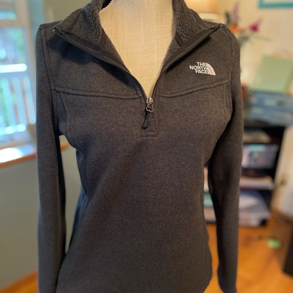 NWOT The North Face quarter zip pull over jacket